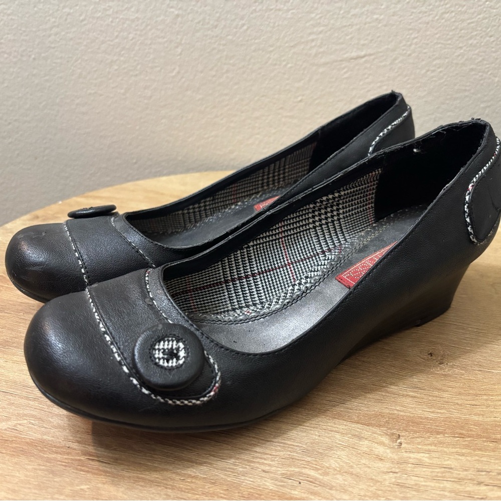Hot kiss Black Wedge Shoes